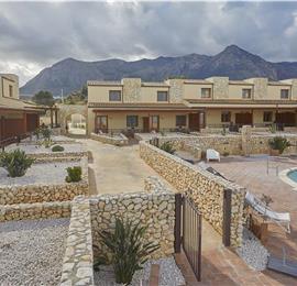 2 bedroom seaside apartments with shared pool, sleeps 4-5